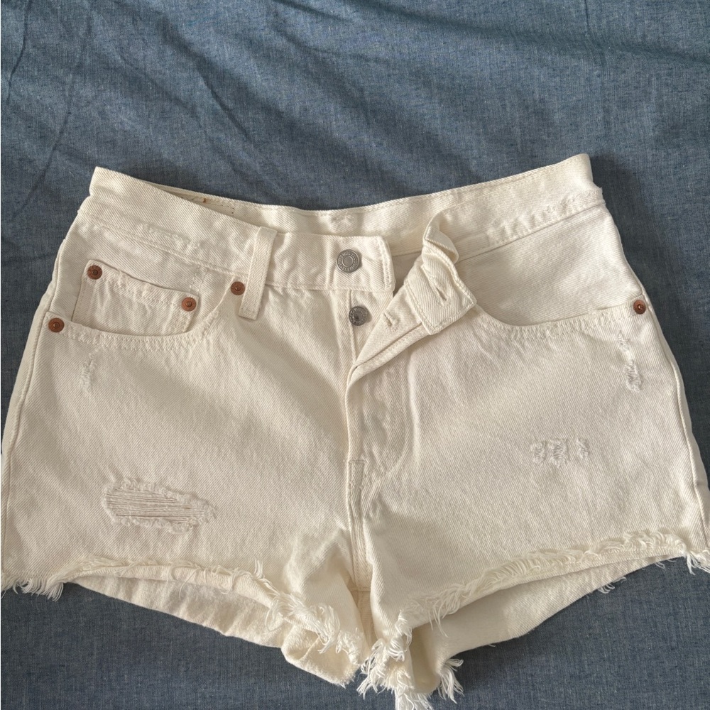 White levis shorts